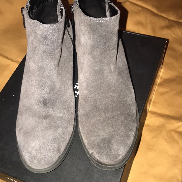 Gray suede Kenneth Cole ankle boots - Picture 2 of 5